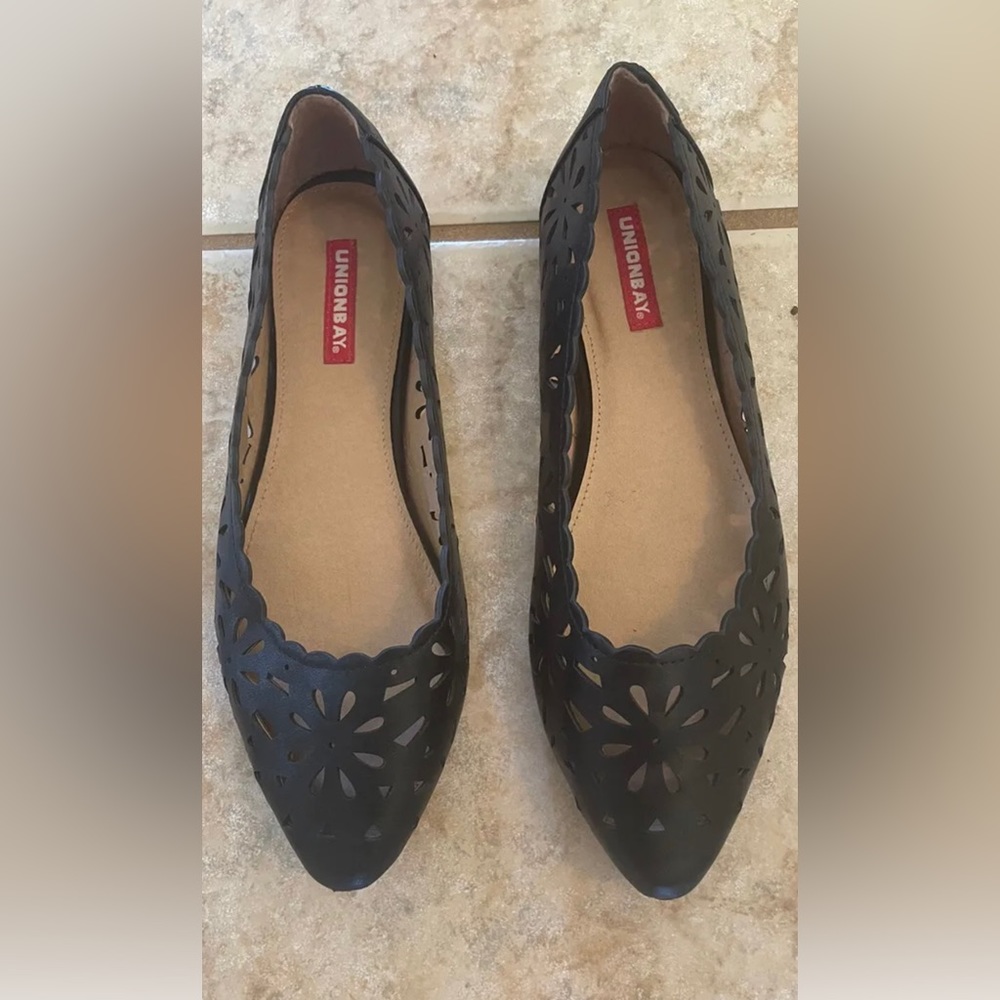 UNIONBAY Black Cut Lightweight Slip-On Women's Flats Shoes - 8.5M